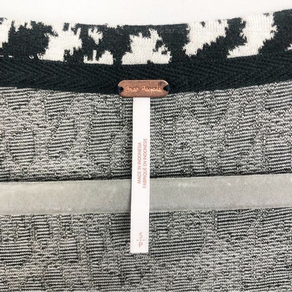 FREE PEOPLE | No Type Tee Black & White Animal Leopard Print Top Women’s Size S - Picture 9 of 12